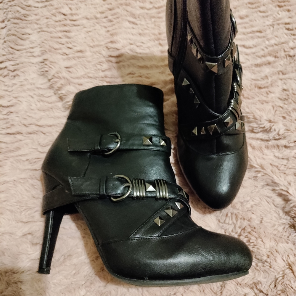 Kim Kardashian boot collection - Picture 2 of 7